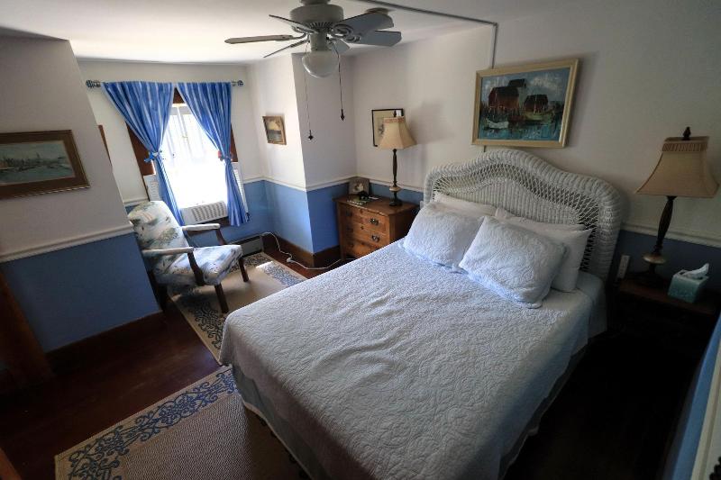 Follansbee Inn image