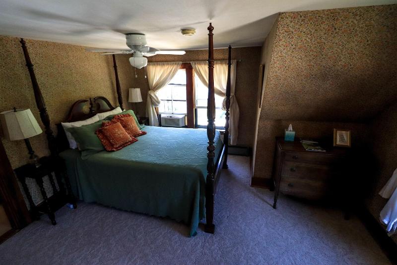 Follansbee Inn image