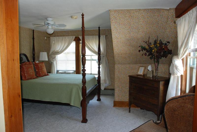 Follansbee Inn image