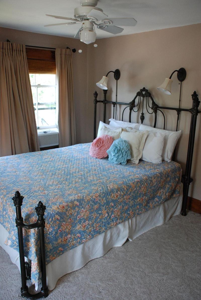 Follansbee Inn image