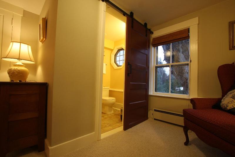 Follansbee Inn image