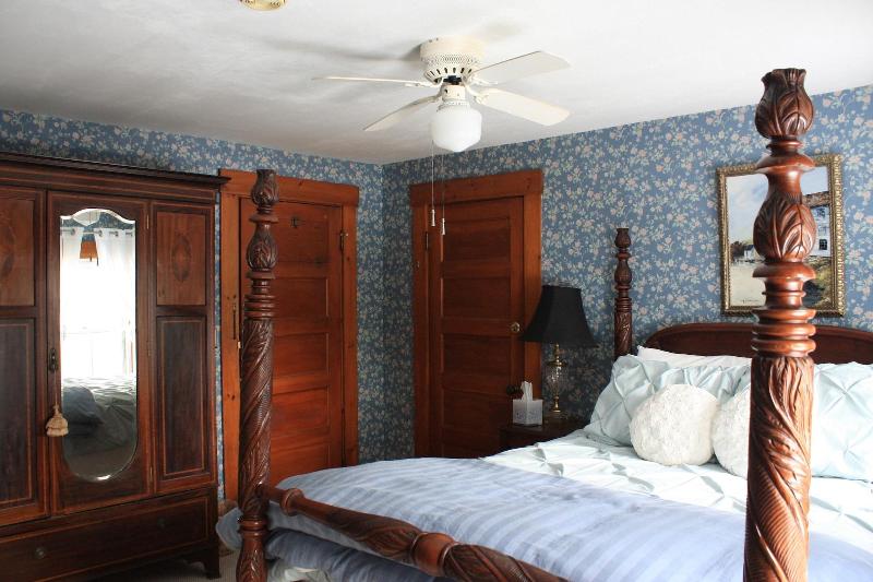 Follansbee Inn image