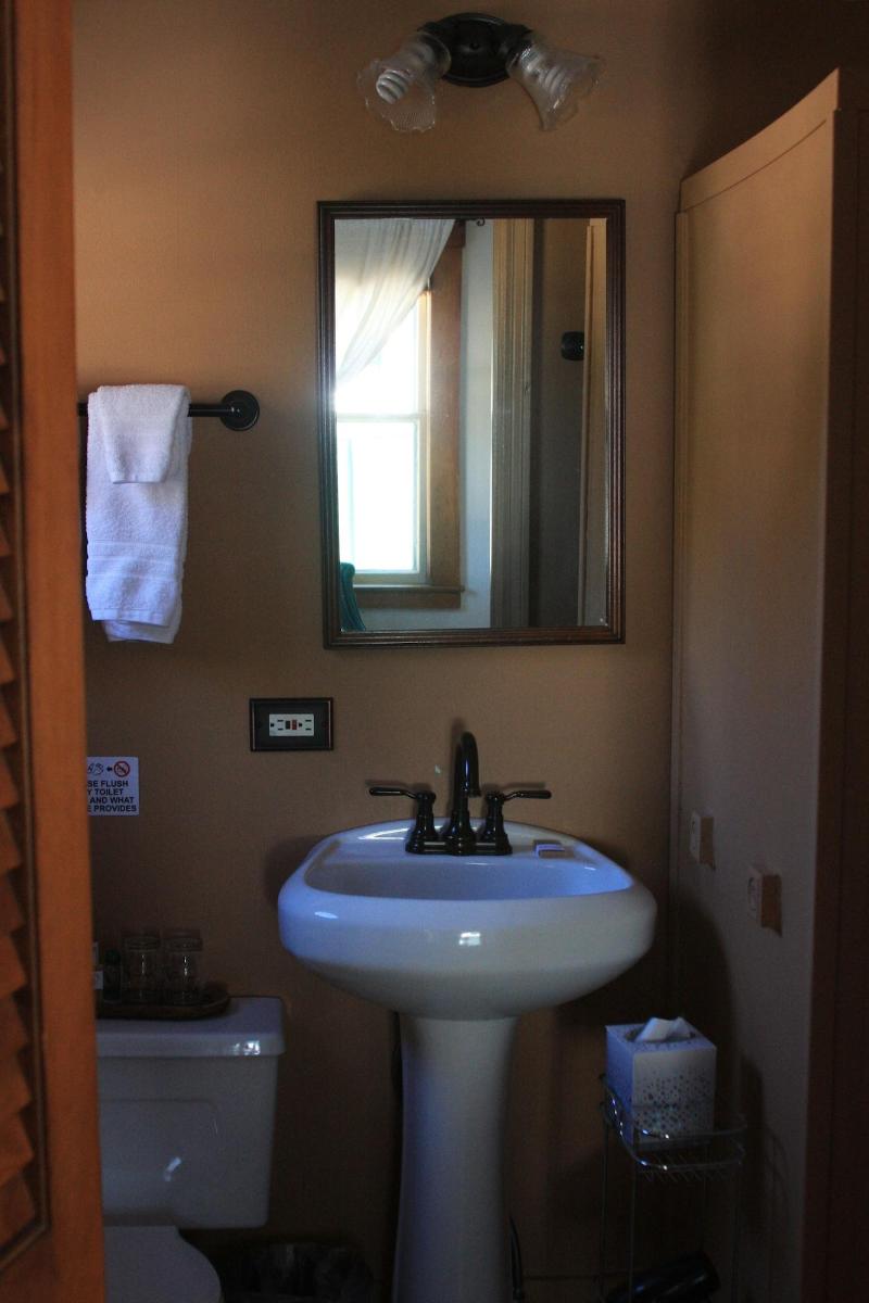 Follansbee Inn image