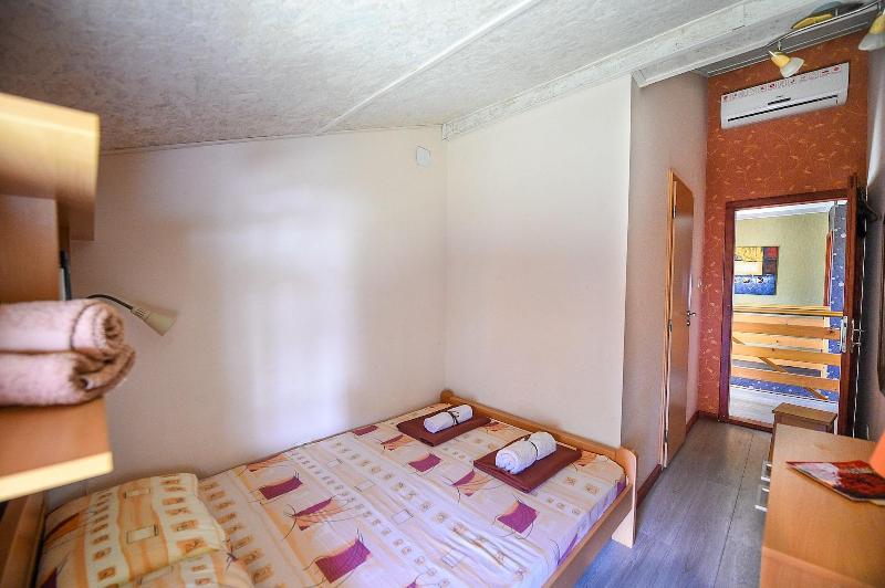 San Art Floating Hostel&Apartments image