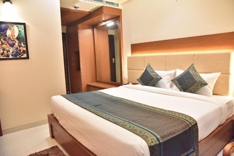 Hotel R K Grand image