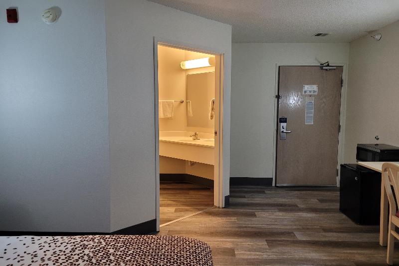 Modern Stay 39 Lakeview By OYO Minonk image