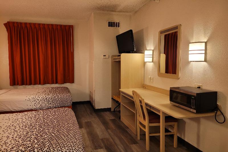 Modern Stay 39 Lakeview By OYO Minonk image 7