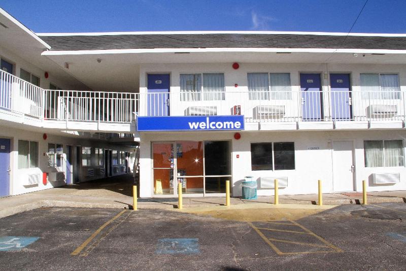 Motel 6 Lufkin, TX image