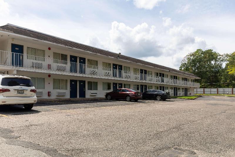 Motel 6 Lufkin, TX image