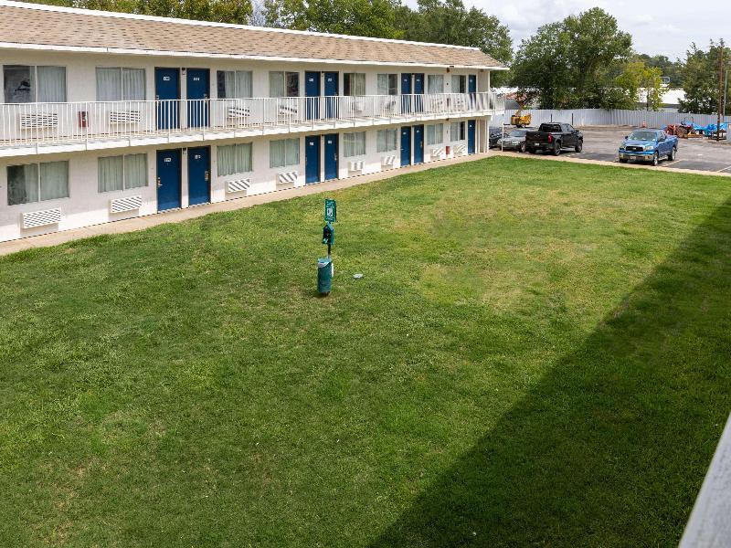 Motel 6 Lufkin, TX image