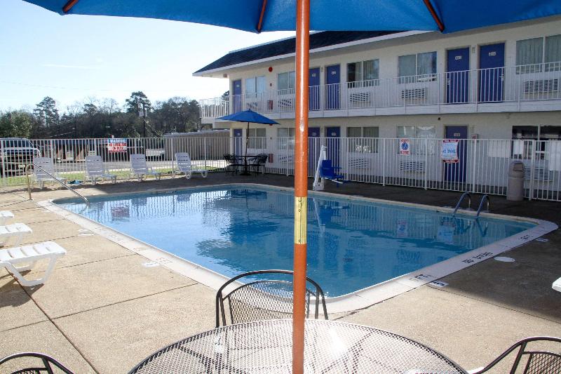 Motel 6 Lufkin, TX image