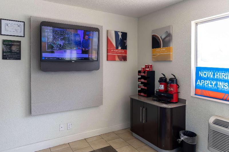 Motel 6 Lufkin, TX image