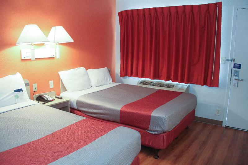 Motel 6 Lufkin, TX image