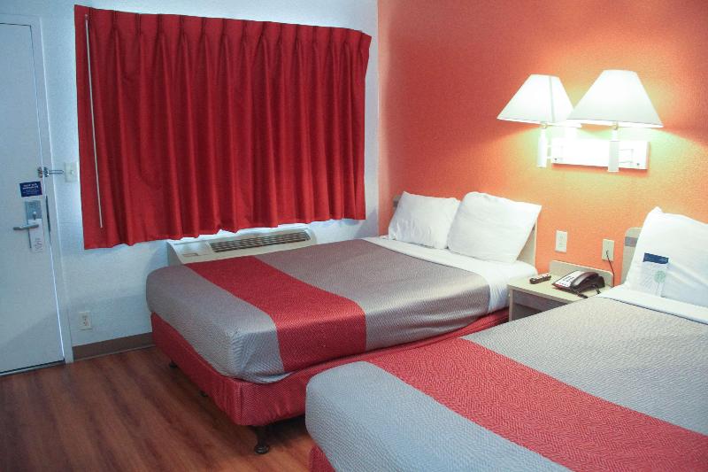Motel 6 Lufkin, TX image