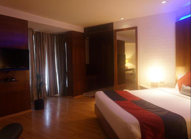 Sfo Hotel And Suites image