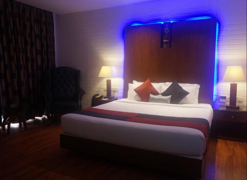 Sfo Hotel And Suites image