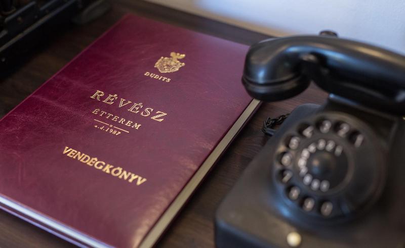 Révész Hotel image