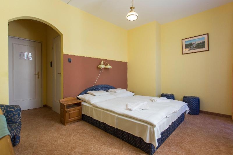 Révész Hotel image