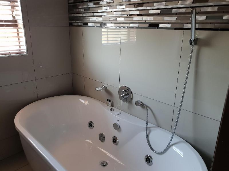 Fa Trez Guest House And Spa image