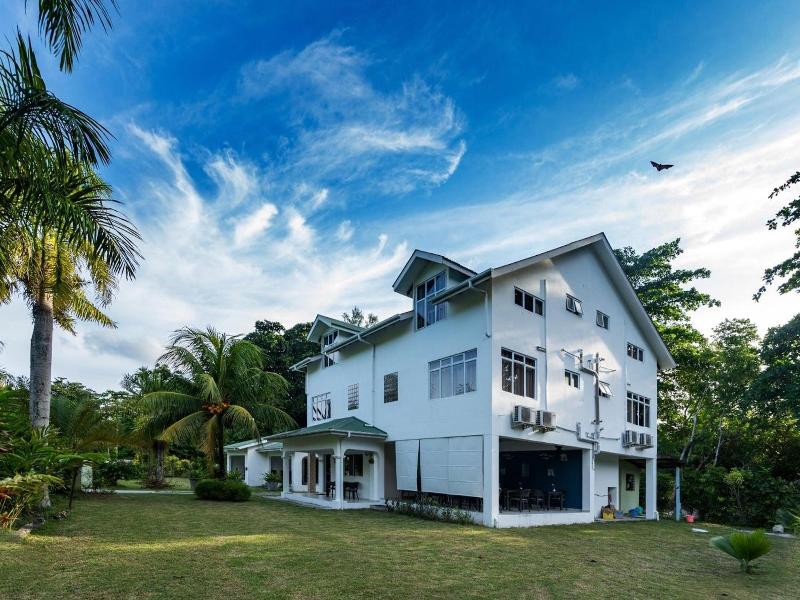 La Modestie Villa image