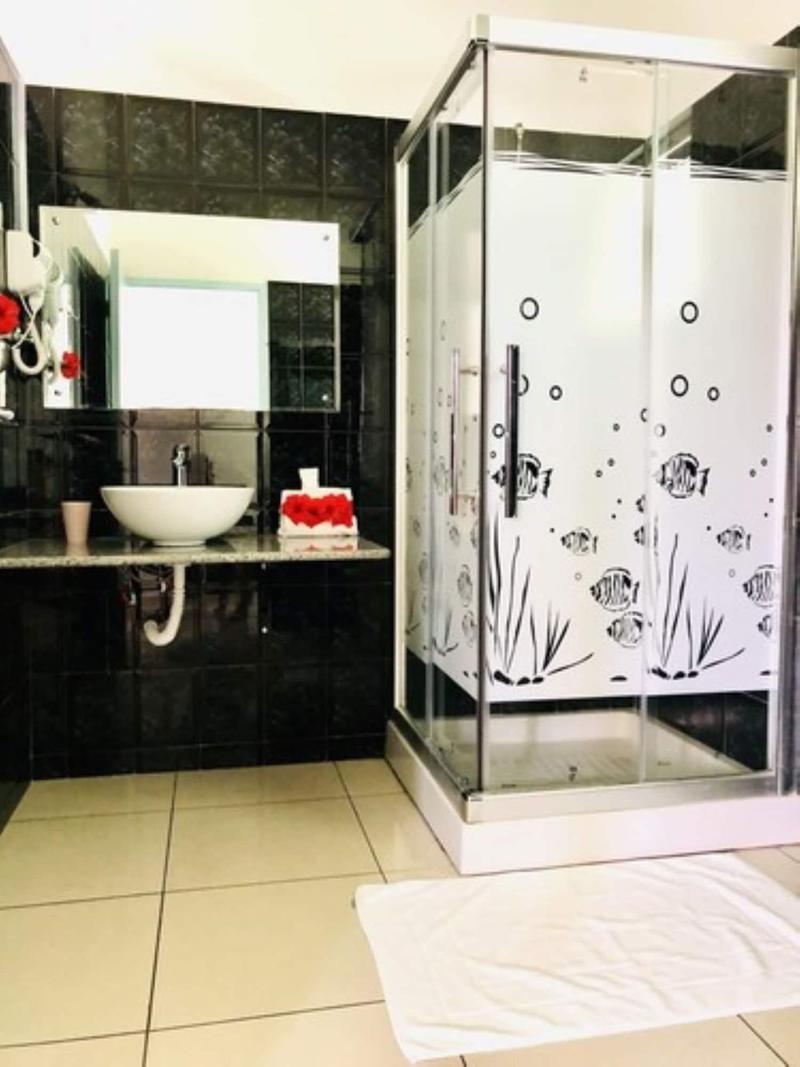 La Modestie Villa image