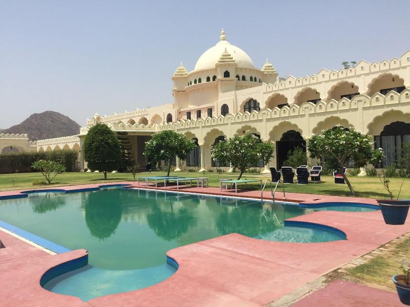 Gulaab Niwaas Palace