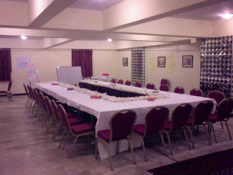 Hotel Crown Inn image