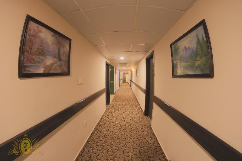 Hotel Crown Inn image