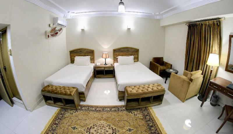 Hotel Crown Inn image