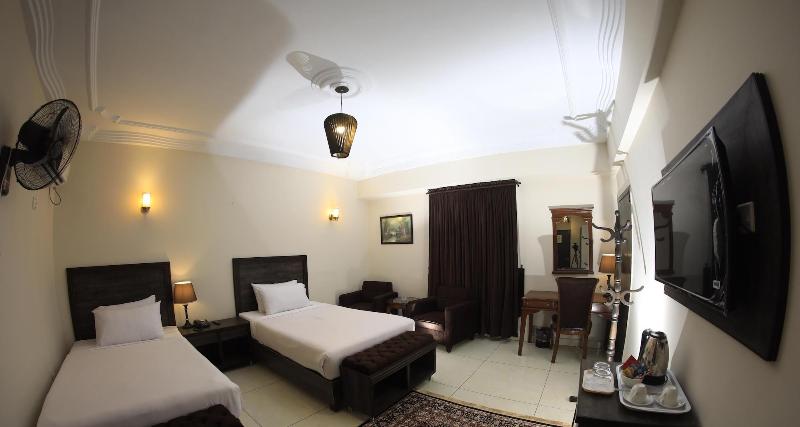 Hotel Crown Inn image