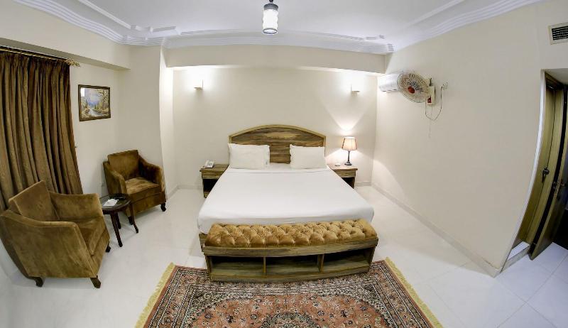 Hotel Crown Inn image
