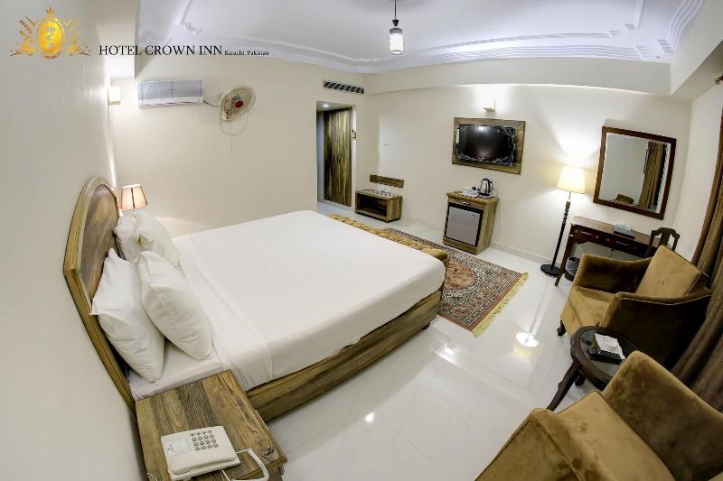 Hotel Crown Inn image
