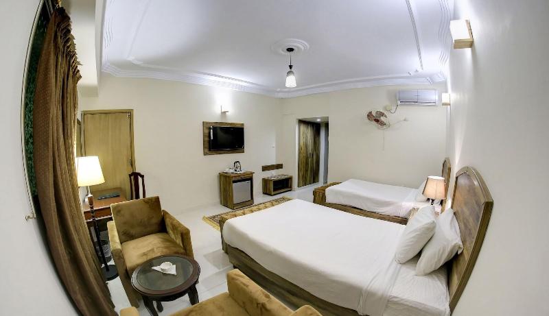 Hotel Crown Inn image