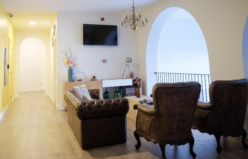 Hi Go Hostel & Suites image