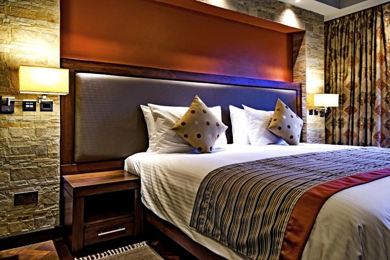 Magna Hotel And Suites image