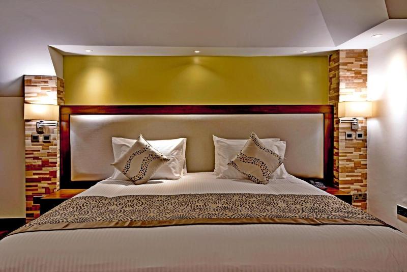 Magna Hotel And Suites image