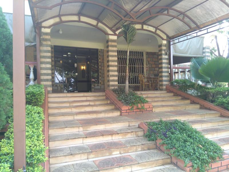 Le Savanna Country Lodge And Hotel image