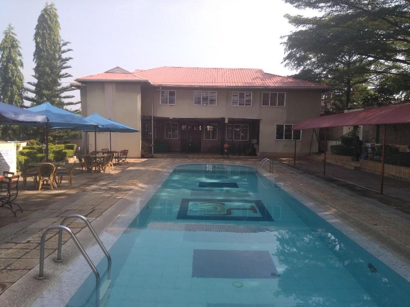 Le Savanna Country Lodge And Hotel image