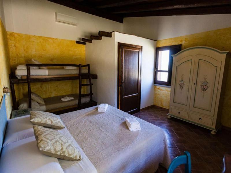 QUADRUPLE TWO BEDS