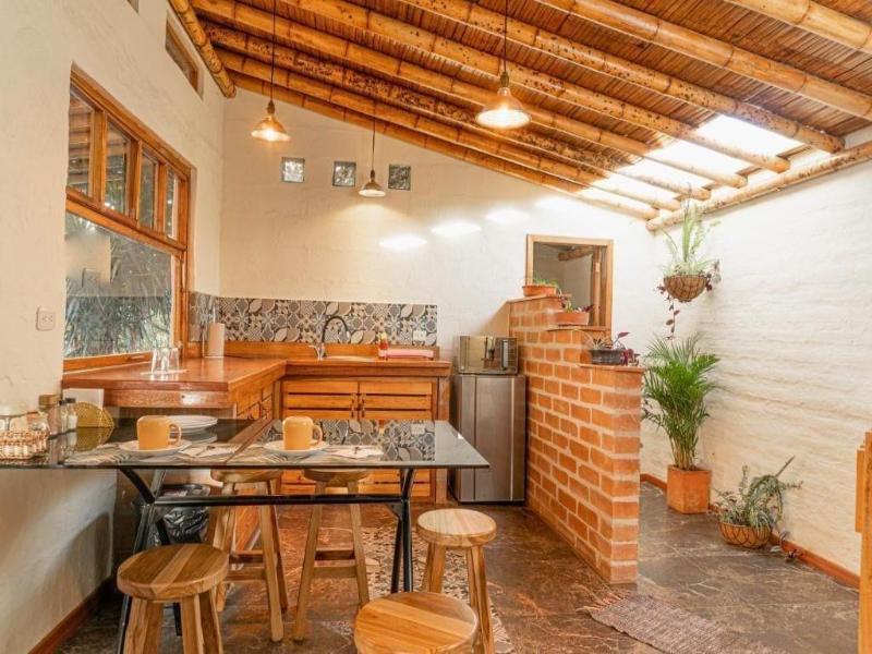 Hostal Colibrí Aeropuerto - Hostel image