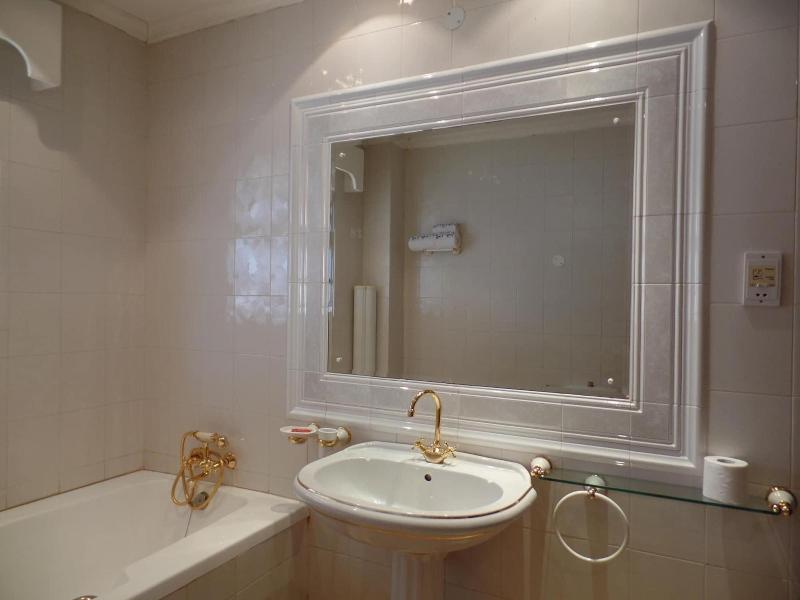 Villa Leone image