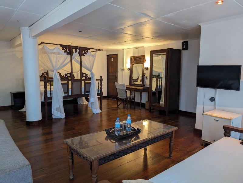 Q-Bar & Guest House image