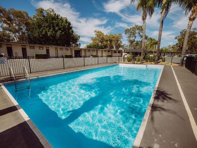 Artesian Spa Motel image