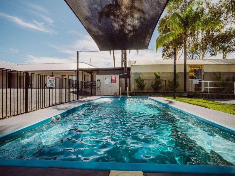 Artesian Spa Motel image