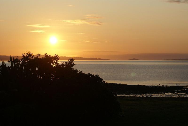 Te Puru Beach Lodge image