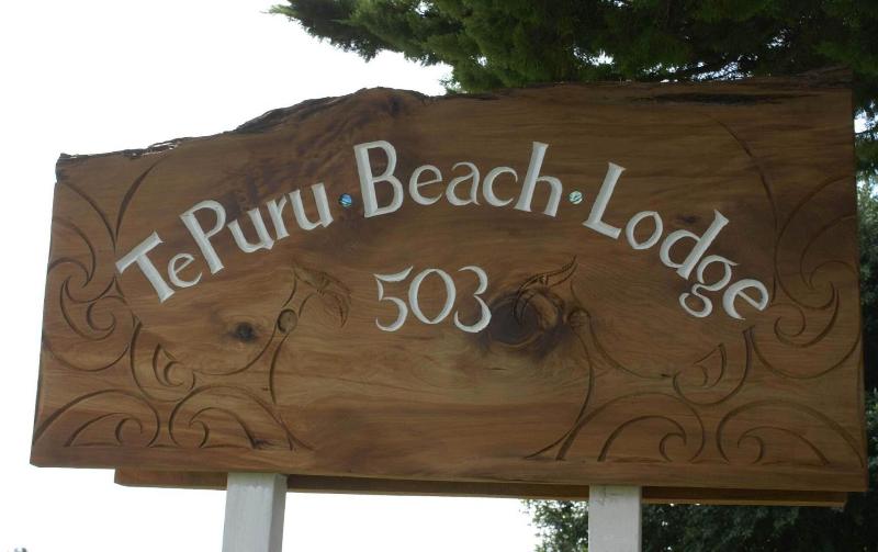 Te Puru Beach Lodge image