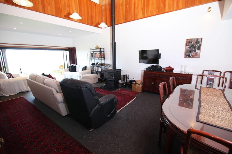 Te Puru Beach Lodge image