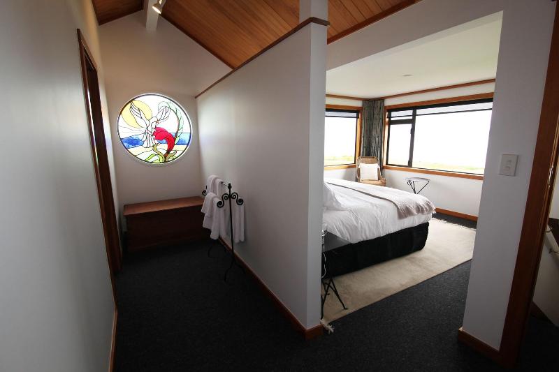 Te Puru Beach Lodge image