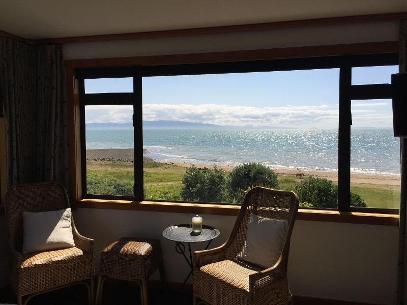 Te Puru Beach Lodge image