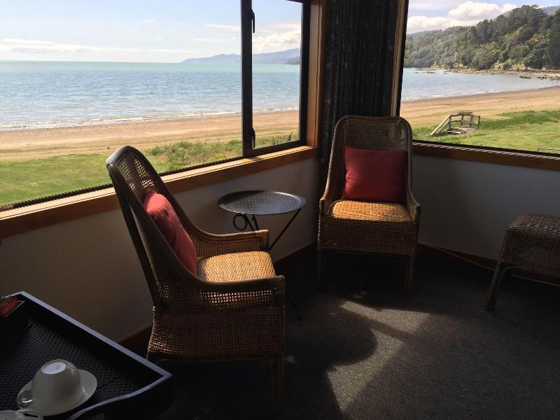 Te Puru Beach Lodge image